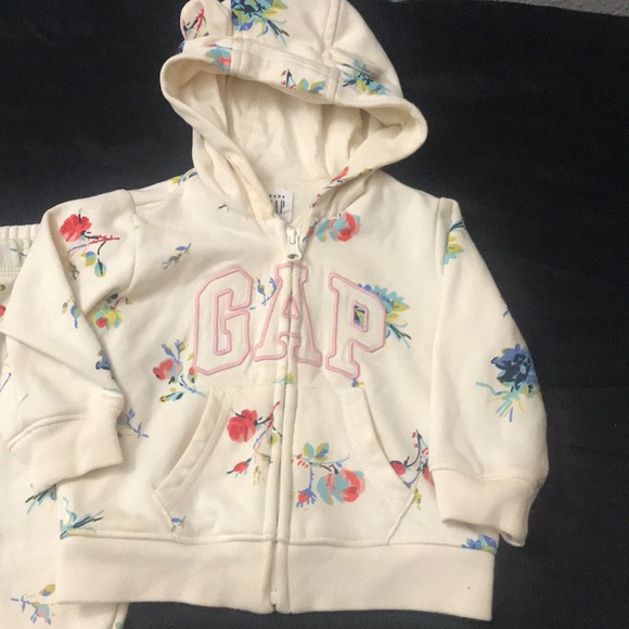Baby Gap Floral Sweatsuit size 6-12mos - Picture 2 of 6